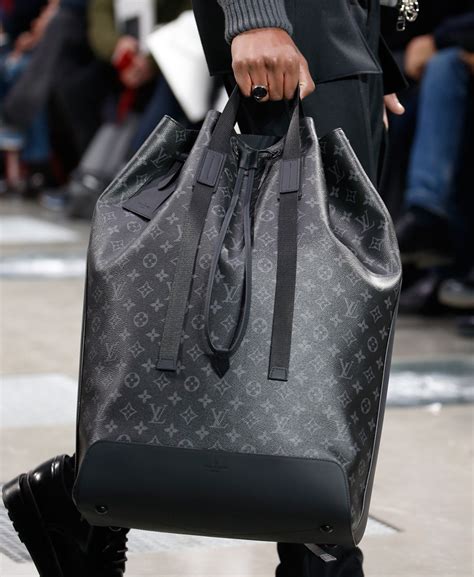 lv men bag yupoo